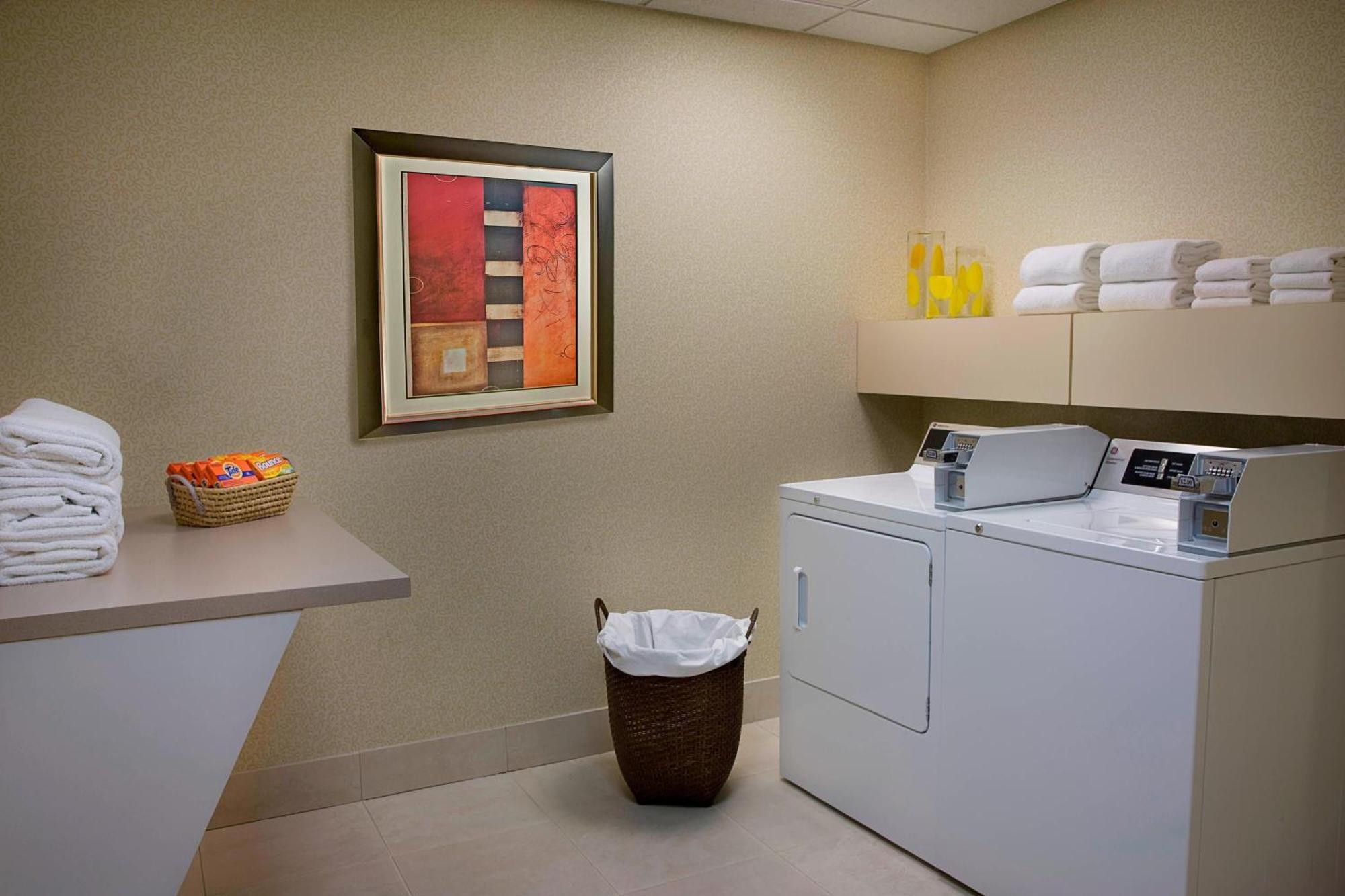 Courtyard By Marriott Toronto Brampton Hotel Екстериор снимка