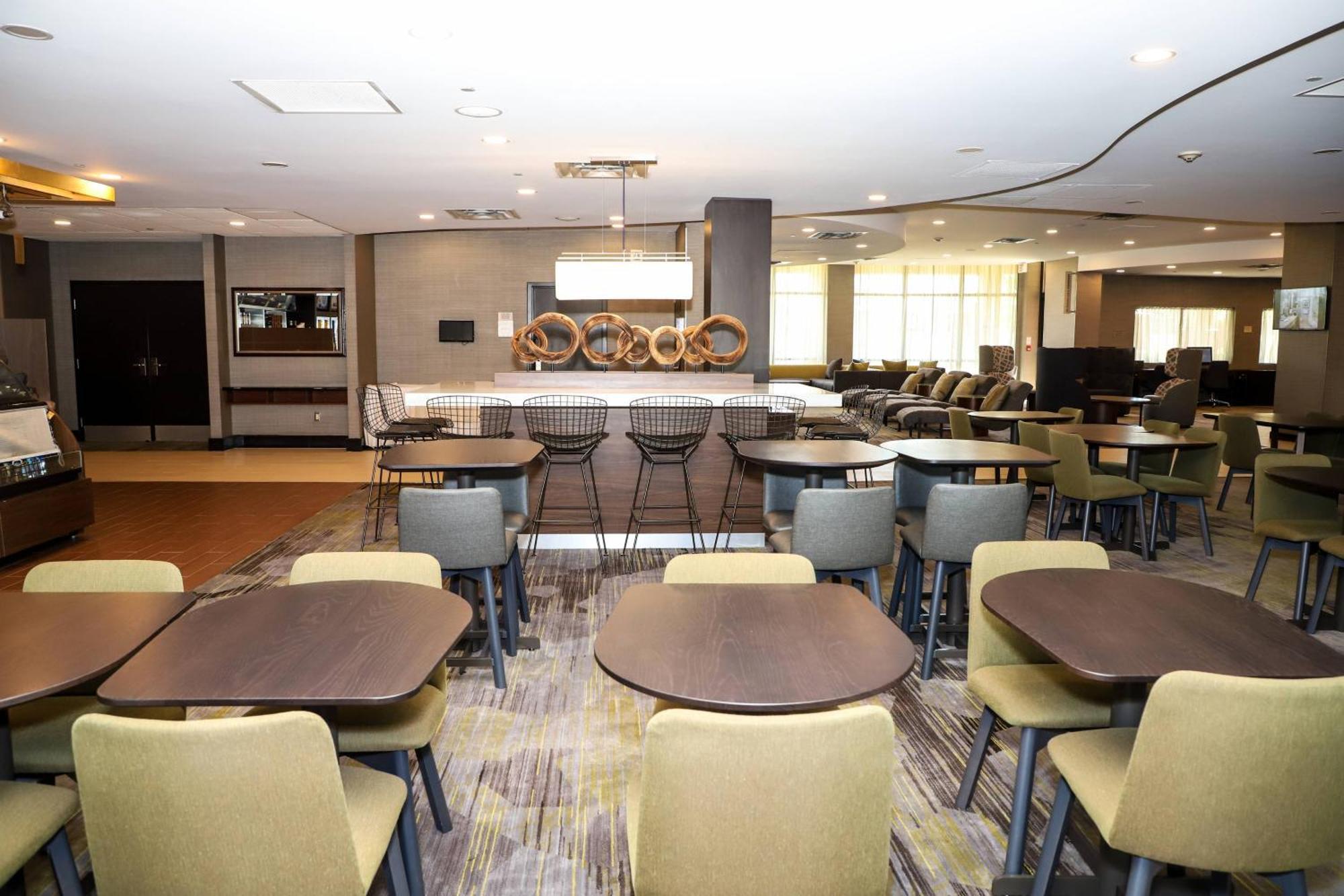 Courtyard By Marriott Toronto Brampton Hotel Екстериор снимка