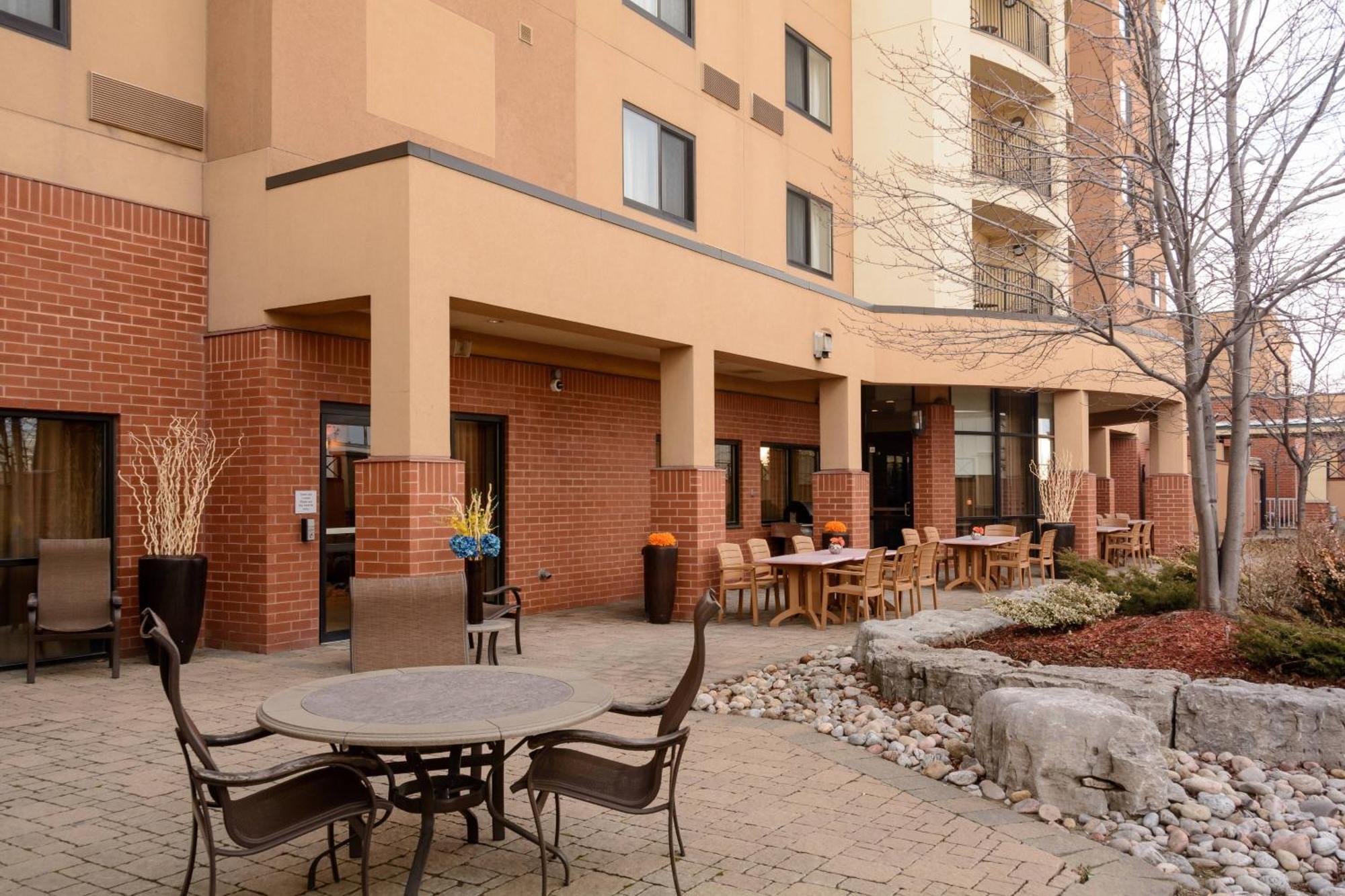 Courtyard By Marriott Toronto Brampton Hotel Екстериор снимка