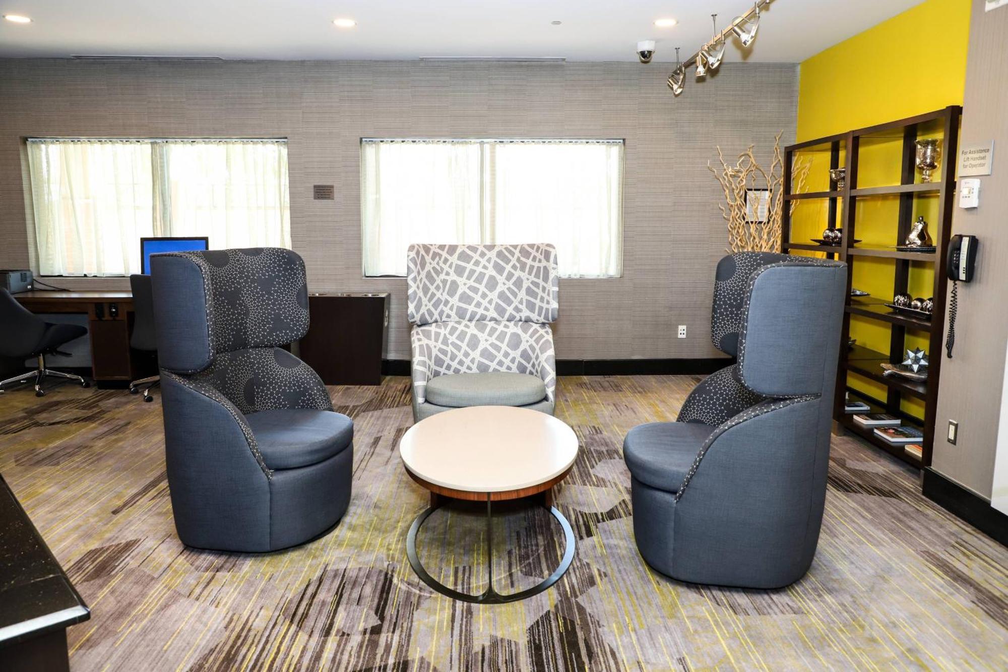 Courtyard By Marriott Toronto Brampton Hotel Екстериор снимка