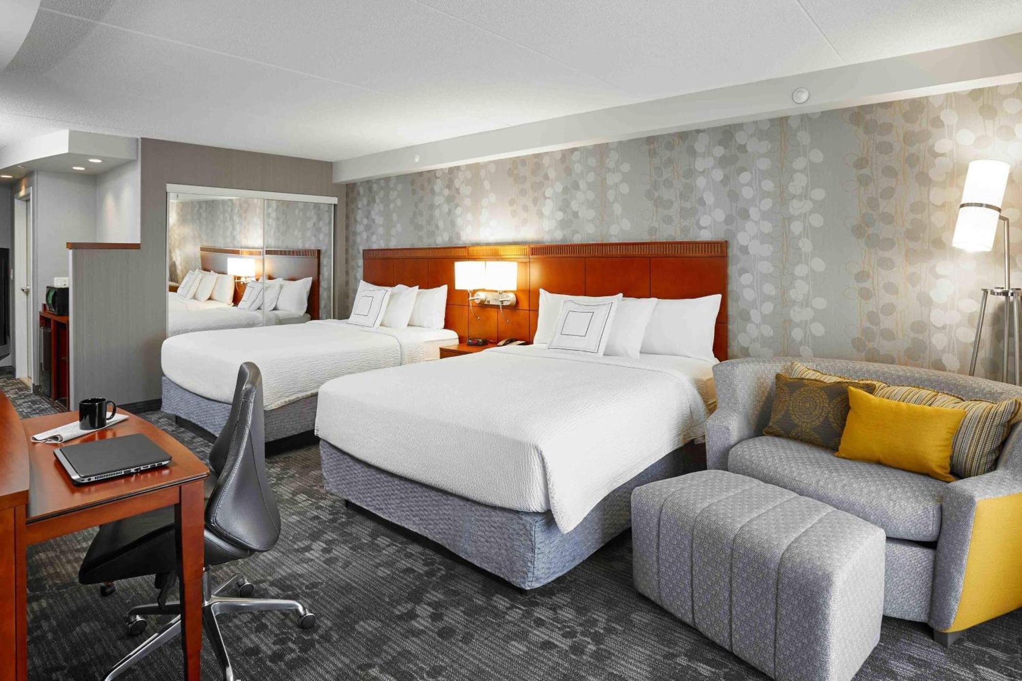 Courtyard By Marriott Toronto Brampton Hotel Екстериор снимка