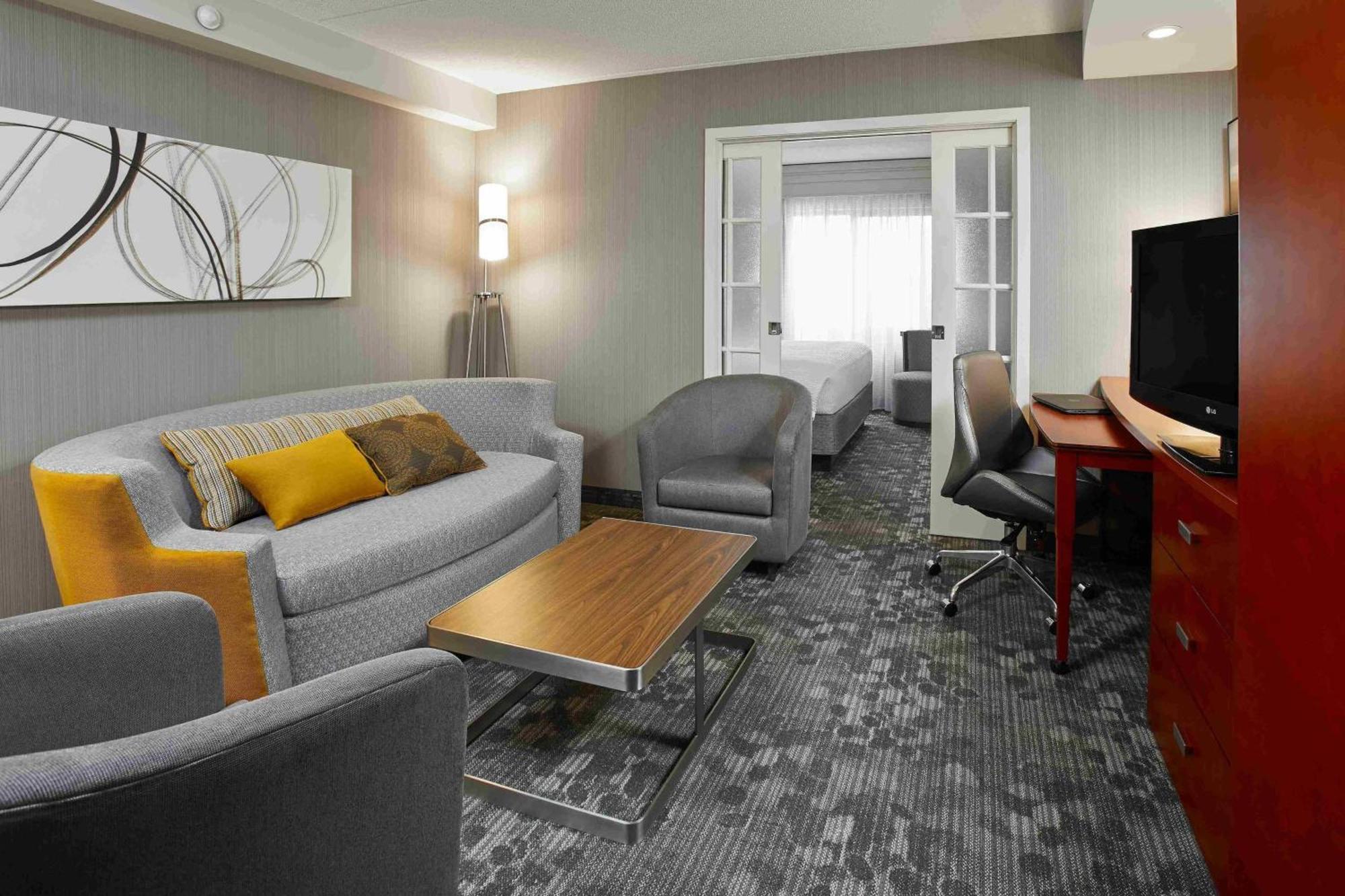 Courtyard By Marriott Toronto Brampton Hotel Екстериор снимка