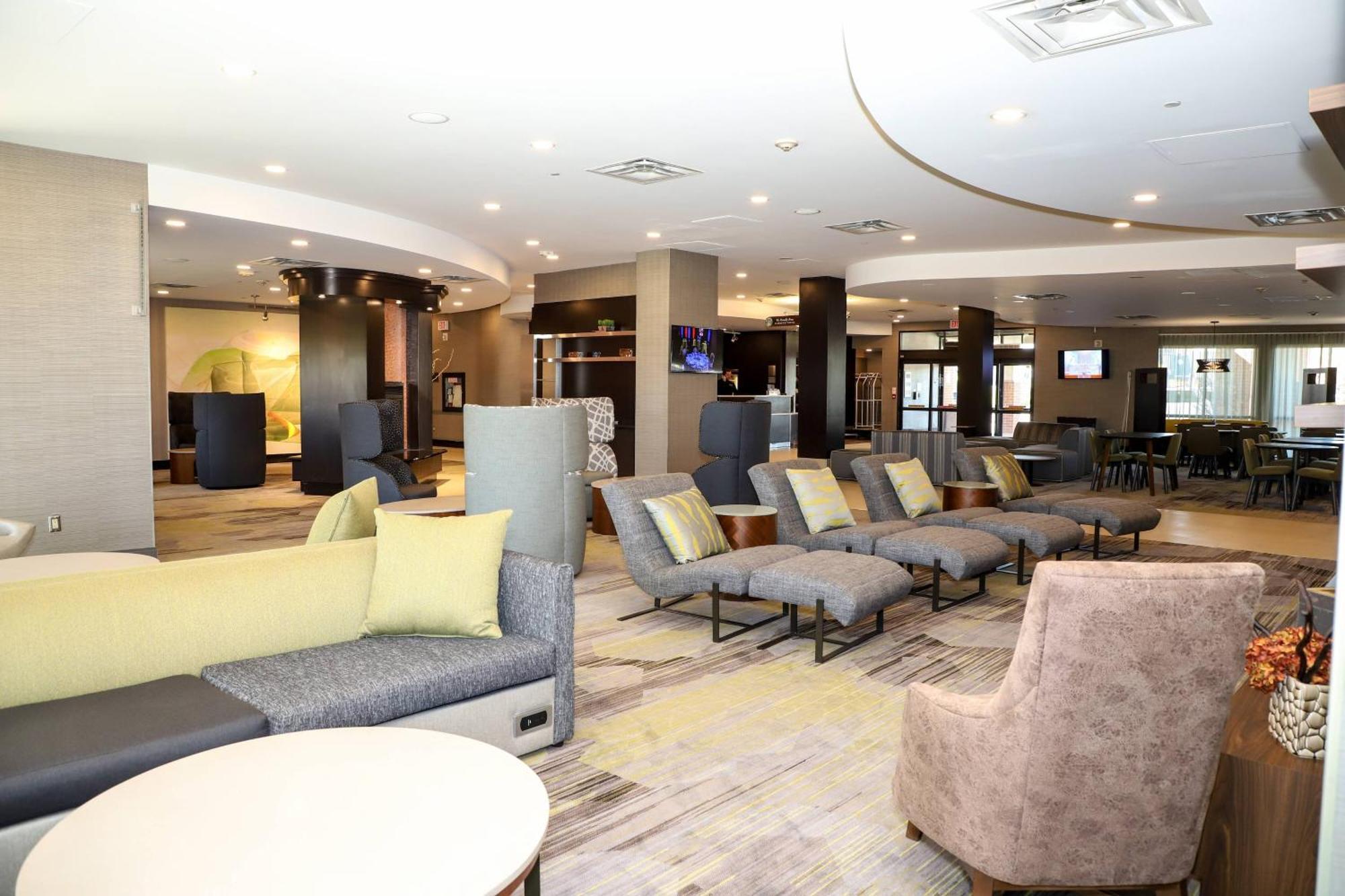 Courtyard By Marriott Toronto Brampton Hotel Екстериор снимка