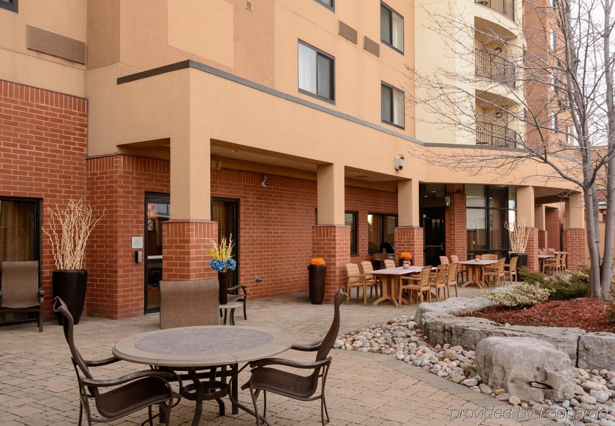 Courtyard By Marriott Toronto Brampton Hotel Екстериор снимка