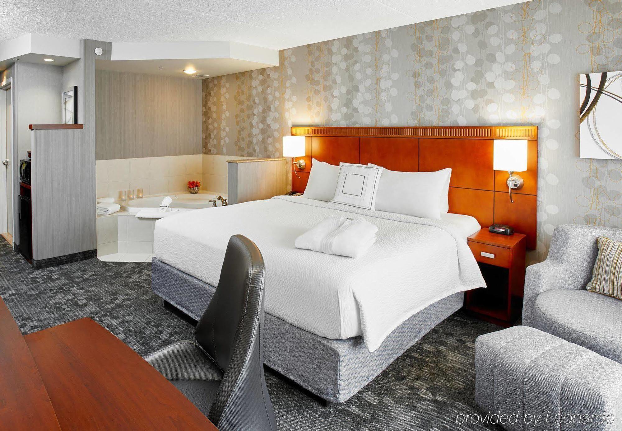 Courtyard By Marriott Toronto Brampton Hotel Екстериор снимка