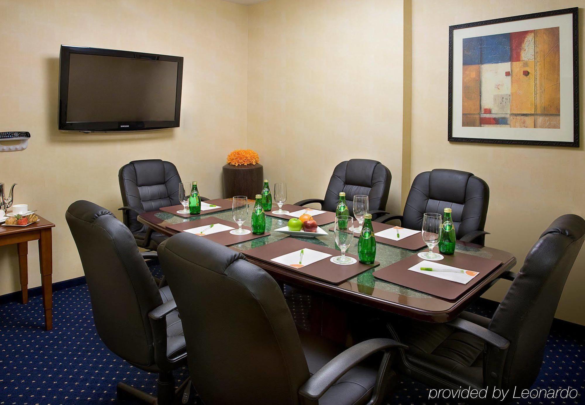 Courtyard By Marriott Toronto Brampton Hotel Екстериор снимка